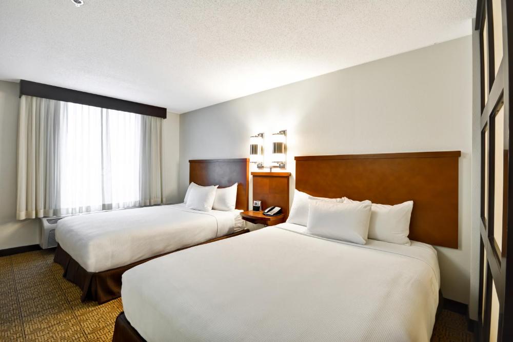 Queen Room with Two Queen Beds and Sofa Bed - High Floor interior