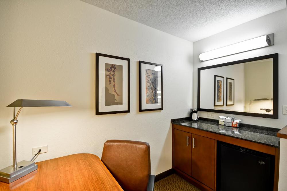King Room with Sofa Bed - High Floor interior
